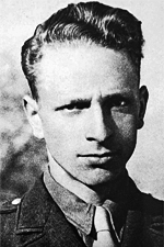 Pfc Robert L Leakey [He died from a grenade explosive in his plane as they were preparing 
to leave for the drop on 6 Jun] (Source: B Jeffries)